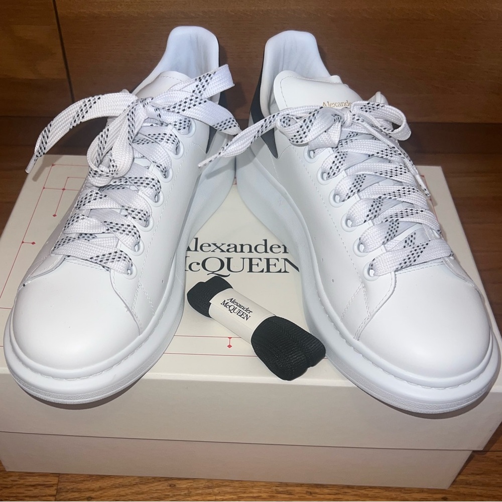 Alexander McQueen White and Black Sneakers with Minimalist Design - Picture 2 of 6